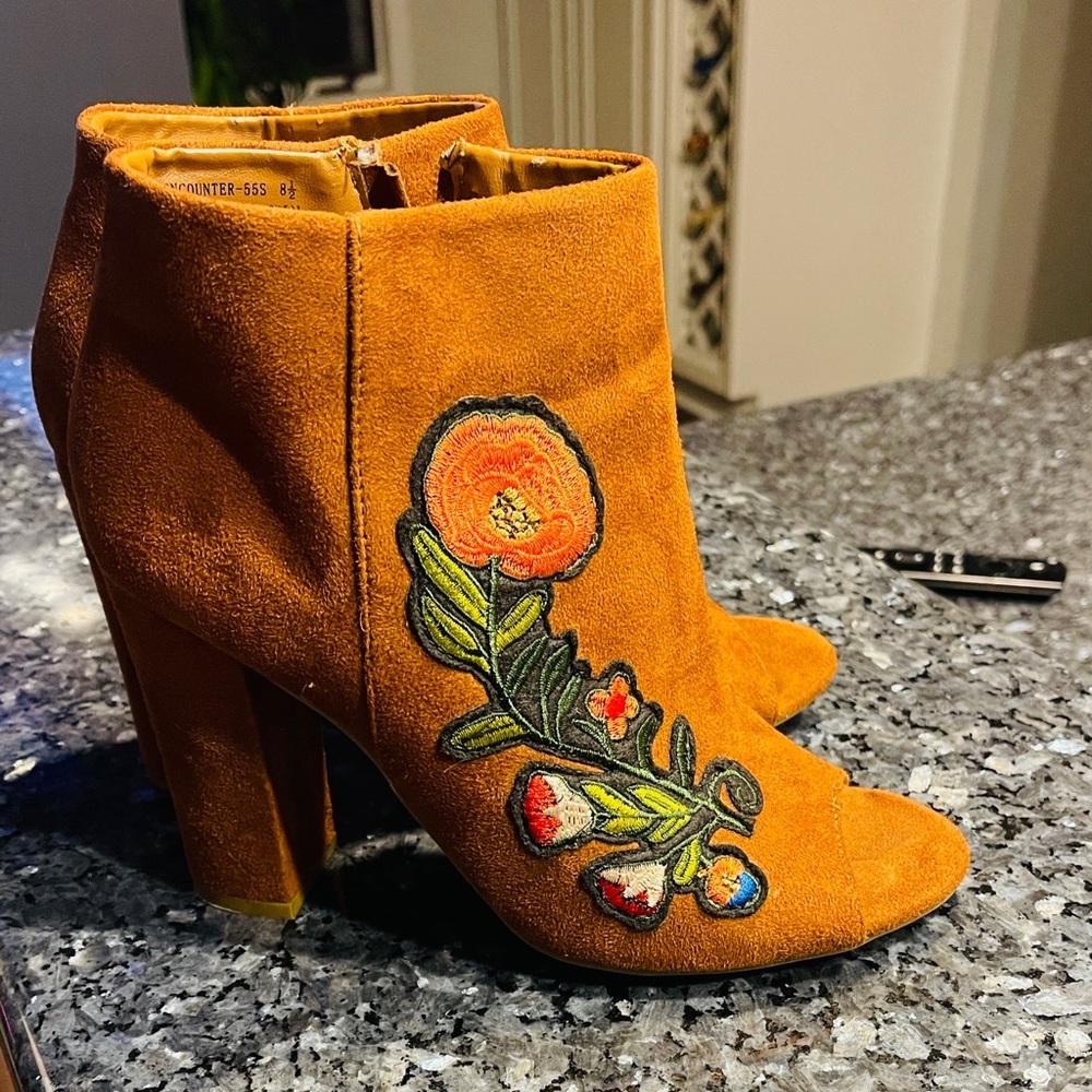Chestnut Floral Peep toe booties BAMBOO size 7